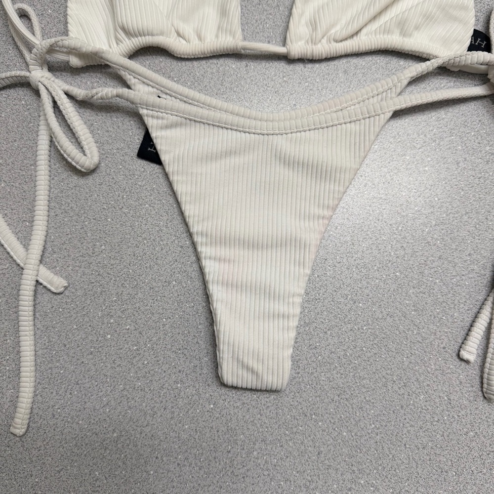 INDAH White Ribbed Bikini Set - Picture 2 of 7